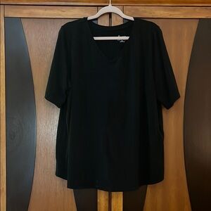 D & Co (Denim & Company) Black V-Neck Short Sleeve Top w/Center Seams